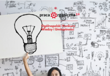 Przypominamy! Czekamy na Wasze projekty do 30 września 2026 r. Na grafice znajduje się młoda kobieta, która ręką wskazuje na planszę z rysunkiem żarówki.
